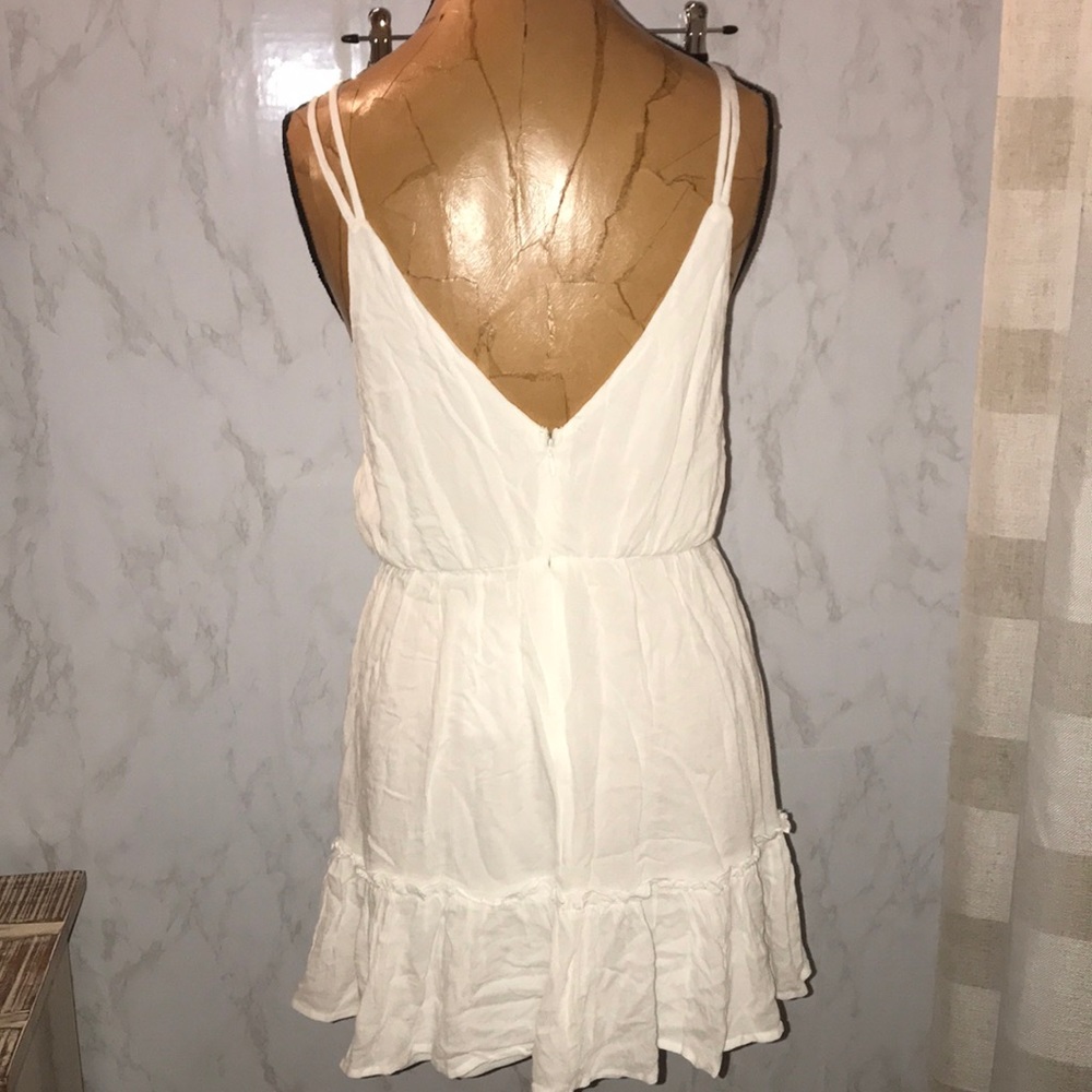 White dress - Picture 7 of 8